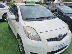 Bianco Usata 2009 Toyota Yaris Tre volumi | 2700 € (Buon prezzo)