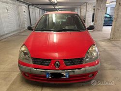Rosso Usata 2002 Renault Clio II Due volumi | 900 € (Buon prezzo)