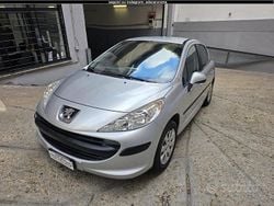 Grigio Usata 2009 Peugeot 207 Tre volumi | 3990 € (Buon prezzo)