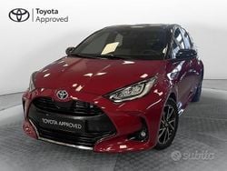 Rosso Usata 2022 Toyota Yaris Hybrid Style Tre volumi | 18.400 € (Buon prezzo)