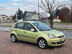Verde Usata 2006 Ford Fiesta Ghia Tre volumi | 1900 € (Ottimo prezzo)