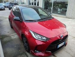 Bordeaux Usata 2023 Toyota Yaris Hybrid Lounge Tre volumi | 18.000 € (Buon prezzo)