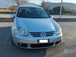 Usata 2005 VW Golf V Sportline Tre volumi | 3600 € (Buon prezzo)