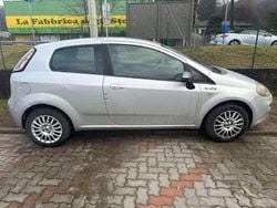 Argento Usata 2015 Fiat Punto Young Tre volumi | 4500 € (Buon prezzo)