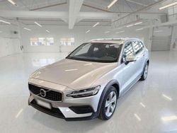 Grigio Usata 2020 Volvo V60 CC Business Edition Station wagon | 21.400 € (Buon prezzo)