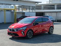 Bianco Nuova 2024 Mitsubishi Colt Invite Tre volumi | 18.990 € (Buon prezzo)