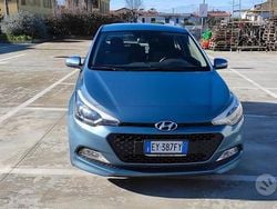 Grigio Usata 2015 Hyundai i20 Tre volumi | 4999 € (Buon prezzo)