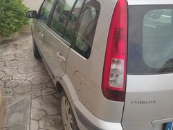 Grigio Usata 2009 Ford Fusion Tre volumi | 3500 € (Cara)