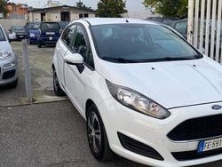 Bianco Usata 2016 Ford Fiesta Business Edition Tre volumi | 5700 € (Ottimo prezzo)