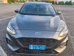 Grigio Usata 2019 Ford Focus ST-Line Tre volumi | 16.000 € (Buon prezzo)