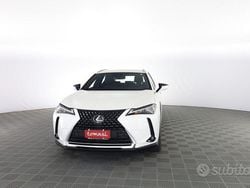 Bianco perla Usata 2024 Lexus UX SUV | 29.500 € (Cara)