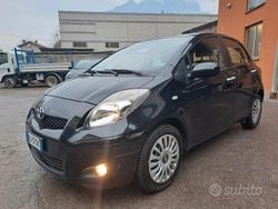 Grigio Usata 2011 Toyota Yaris Tre volumi | 5900 € (Buon prezzo)