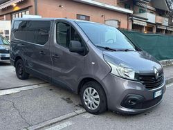 Grigio Usata 2015 Renault Trafic Monovolume | 11.900 € (Buon prezzo)