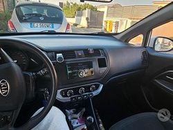 Bianco Usata 2011 Kia Rio Tre volumi | 4999 € (Molto cara)