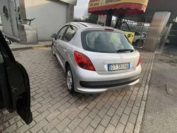 Usata 2009 Peugeot 207 Urban Move Tre volumi | 3750 € (Cara)