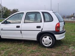 Bianco Usata 1997 Opel Corsa Tre volumi | 2000 € (Molto cara)