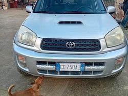 Grigio Usata 2001 Toyota RAV4 Station wagon | 3300 € (Buon prezzo)