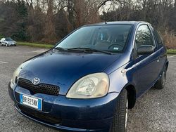 Blu Usata 2000 Toyota Yaris Tre volumi | 1500 € (Buon prezzo)