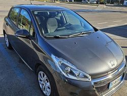 Grigio Usata 2016 Peugeot 208 Active Due volumi | 6200 € (Buon prezzo)