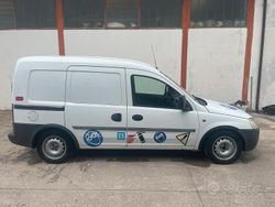 Bianco Usata 2003 Opel Combo Monovolume | 2500 €