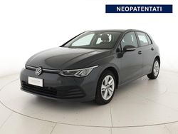 Dolphin grey metallizzato Usata 2022 VW Golf Life Tre volumi | 19.900 € (Buon prezzo)