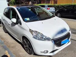 Usata 2015 Peugeot 208 Allure Due volumi | 7490 € (Buon prezzo)