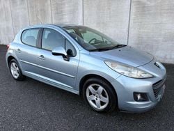 Argento Usata 2010 Peugeot 207 Tre volumi | 2800 € (Buon prezzo)