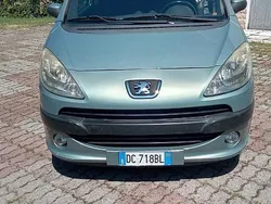 Usata 2006 Peugeot 1007 Due volumi | 1200 € (Ottimo prezzo)