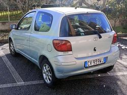 Blu/azzurro Usata 2005 Toyota Yaris Sol Tre volumi | 2250 € (Buon prezzo)