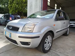 Usata 2003 Ford Fusion Tre volumi | 1800 € (Buon prezzo)