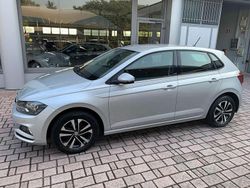 Argento riflesso Usata 2020 VW Polo Comfortline Tre volumi | 13.900 € (Ottimo prezzo)