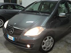 Grigio Usata 2011 Mercedes A150 Elegance Tre volumi | 4999 € (Buon prezzo)