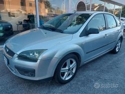 Grigio Usata 2007 Ford Focus Ghia Tre volumi | 1900 € (Ottimo prezzo)