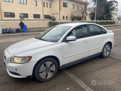 Bianco Usata 2009 Volvo S40 Momentum Tre volumi | 4800 €