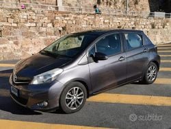 Grigio Usata 2014 Toyota Yaris Active Tre volumi | 8300 € (Buon prezzo)