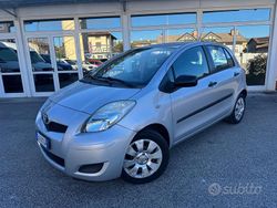 Grigio Usata 2010 Toyota Yaris Sol Tre volumi | 6300 € (Buon prezzo)