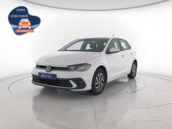 Pure white Usata 2023 VW Polo Life Tre volumi | 18.000 € (Buon prezzo)