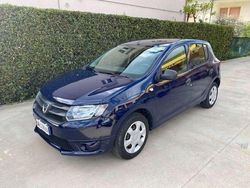 Blu/azzurro Usata 2015 Dacia Sandero Lauréate Due volumi | 7900 € (Buon prezzo)