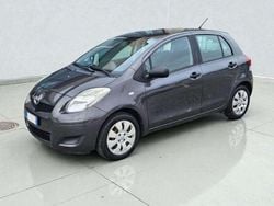 Antracite metallizzato Usata 2010 Toyota Yaris Tre volumi | 4500 € (Buon prezzo)