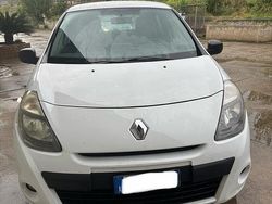 Bianco Usata 2011 Renault Clio II | 3700 € (Molto cara)