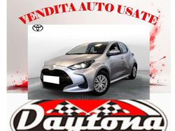 Grigio argento Usata 2025 Toyota Yaris Hybrid Active Tre volumi | 17.900 € (Super prezzo)