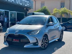 Bianco Usata 2022 Toyota Yaris Hybrid Lounge Tre volumi | 16.990 € (Ottimo prezzo)