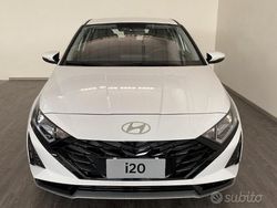 Bianco Nuova 2025 Hyundai i20 Tre volumi | 18.500 € (Buon prezzo)
