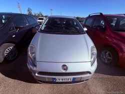 Argento Usata 2014 Fiat Punto Lounge Tre volumi | 3600 € (Buon prezzo)