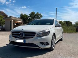Bianco Usata 2013 Mercedes A180 Due volumi | 7990 € (Buon prezzo)