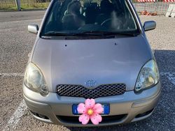Usata 2005 Toyota Yaris Tre volumi | 3500 €