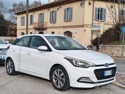Bianco Usata 2015 Hyundai i20 Style Tre volumi | 6900 € (Buon prezzo)