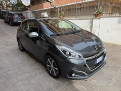 Gray Usata 2015 Peugeot 208 Allure Due volumi | 7450 € (Buon prezzo)
