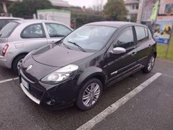 Nero Usata 2011 Renault Clio III Dynamique Tre volumi | 3900 € (Buon prezzo)