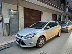 Argento Usata 2014 Ford Focus Titanium Tre volumi | 6390 € (Buon prezzo)